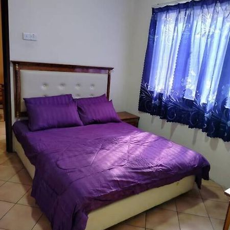 Homestay Elina - Cheap And Cosy Порт-Диксон Экстерьер фото